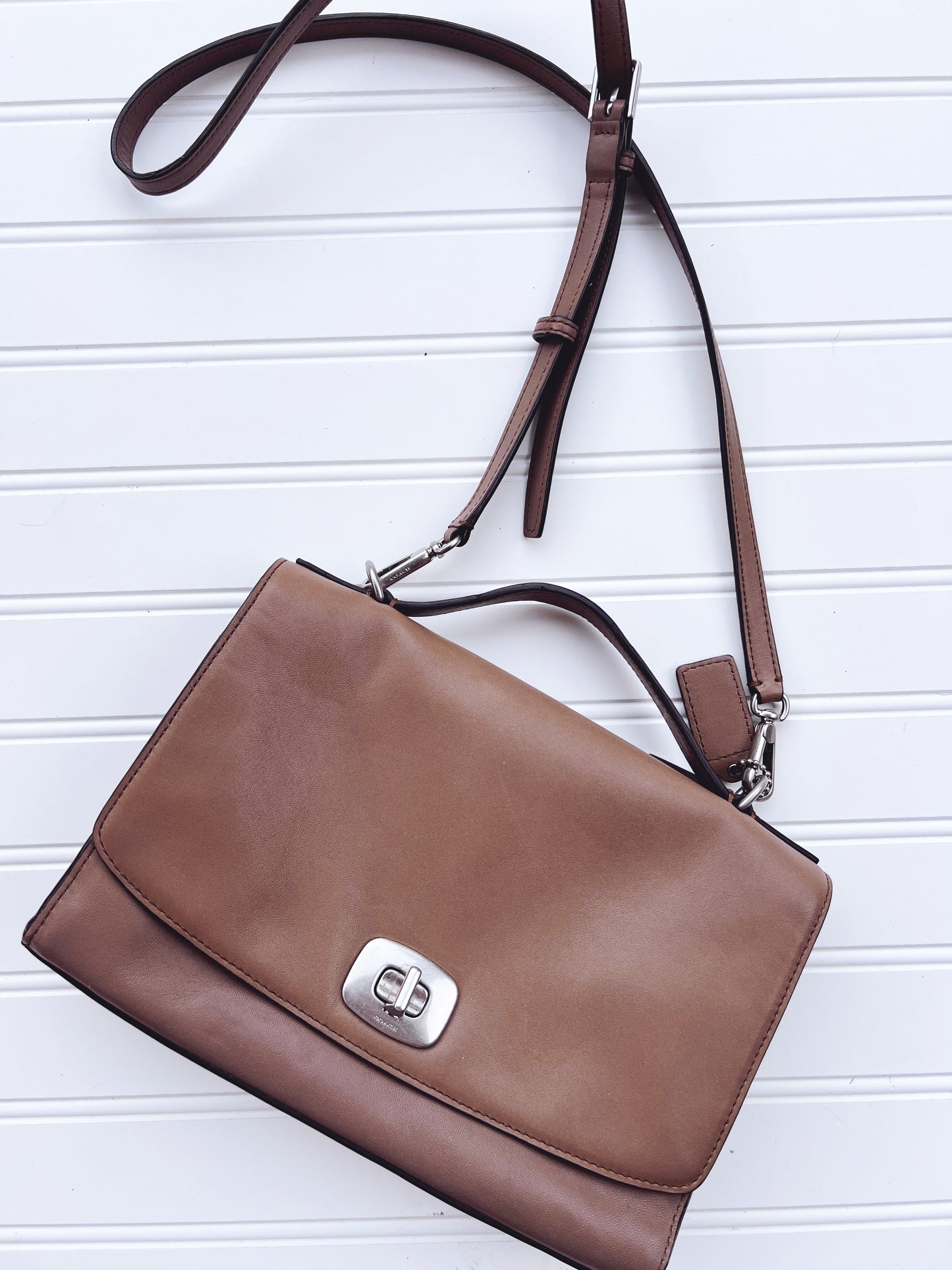 Brown coach legacy pinnacle leather bag with shoulder strap