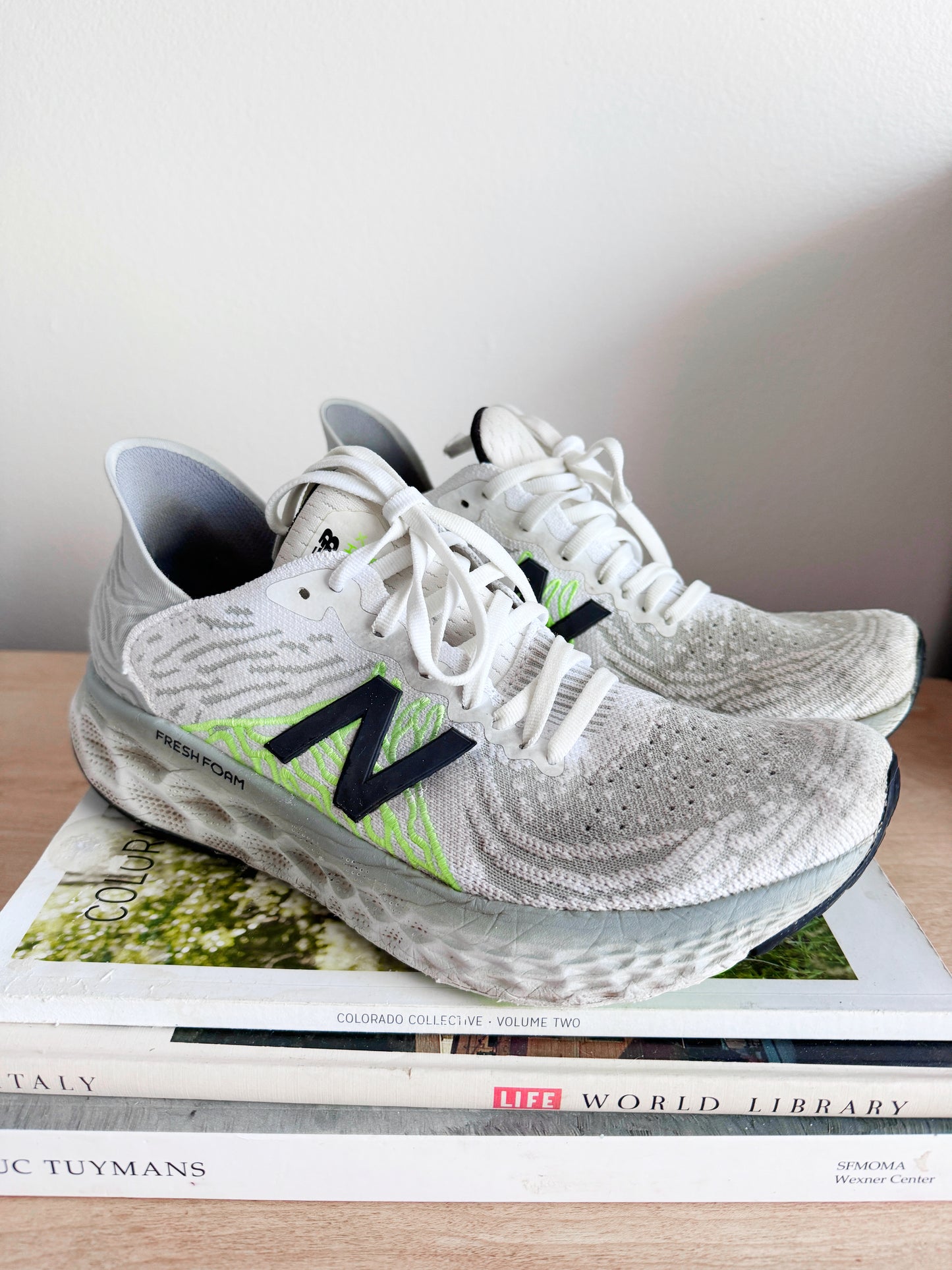 New balance sneakers W9