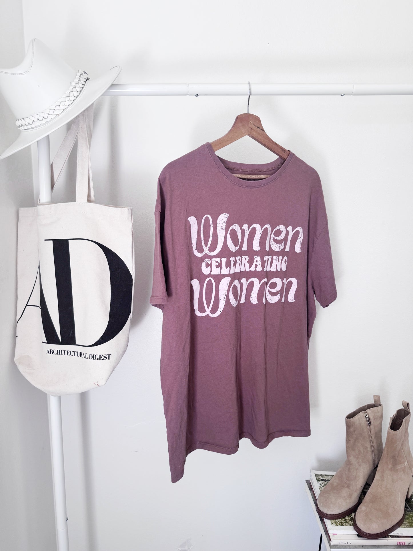 Women celebrating women brown tee size XL