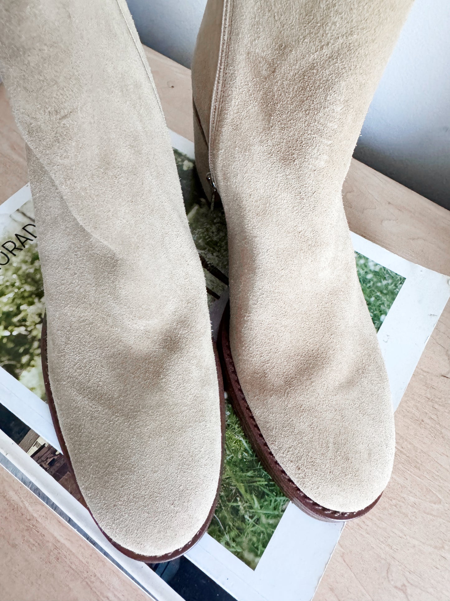 Vince Camuto beige brown suede ankle boots with cunky heel Women’s 8.5