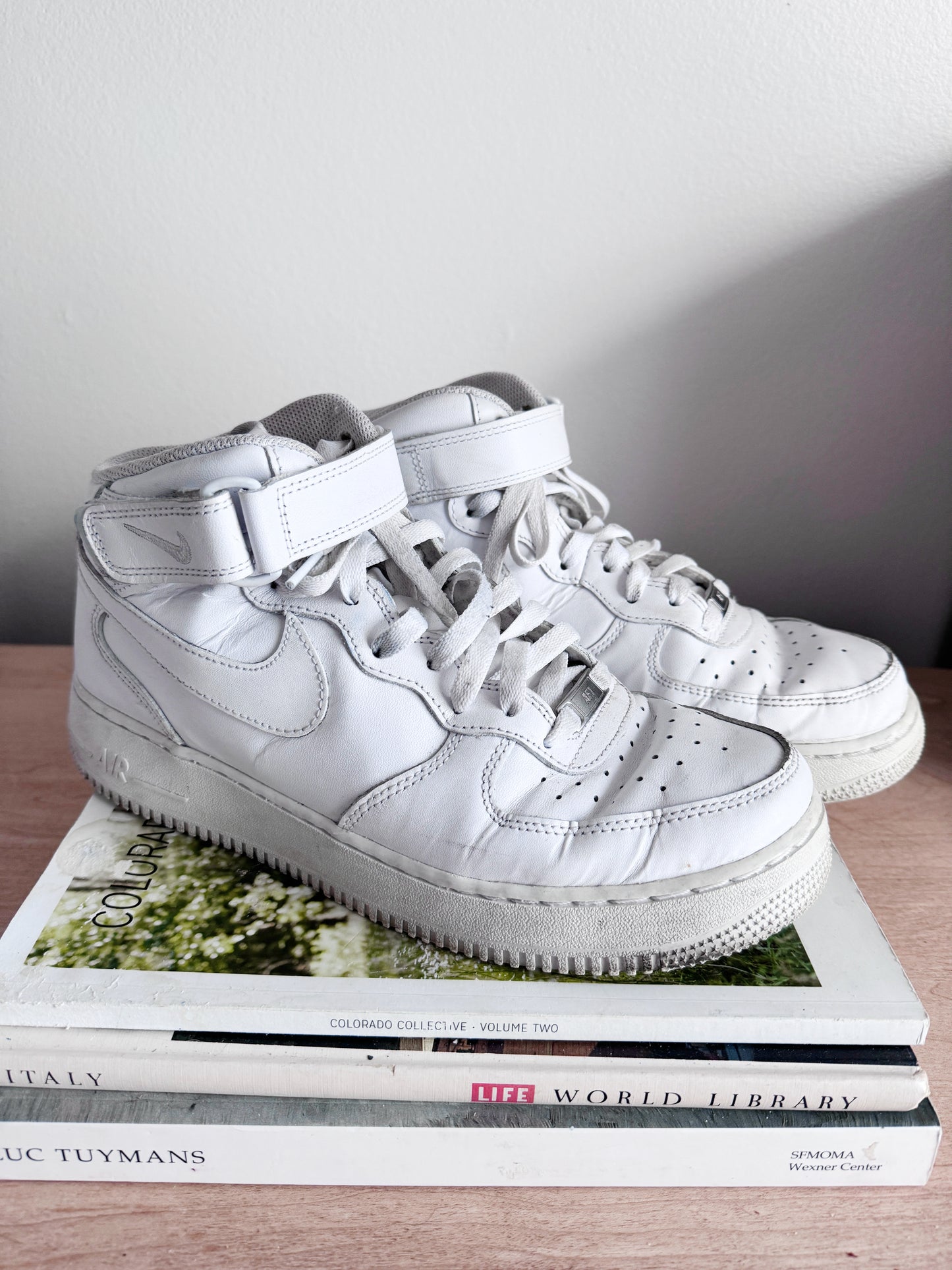 Mens white Nike Air Force 1 high tops Men’s 9